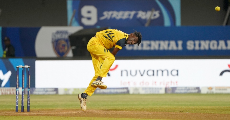 Fighting Chennai Singams Go Down To Srinagar Ke Veer Off Penultimate Ball In Thriller