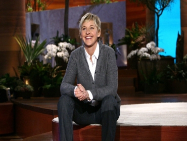 Ellen Degeneres gets poker lessons from WPT commentator