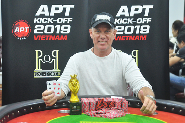 Michael Kim Falcon wins APT Vietnam Monster Stack 1