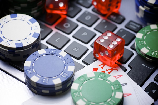 Playing Online Casino and its Advantages