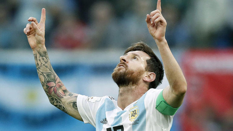 Argentina scrape through to FIFA 2018 knockouts