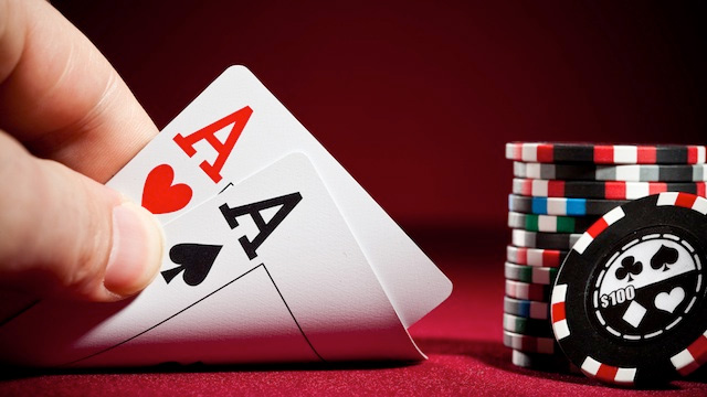 Online Poker versus Offline Poker