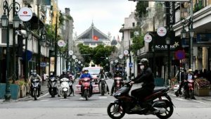 Vietnamese police arrests 16 in online gambling raid 