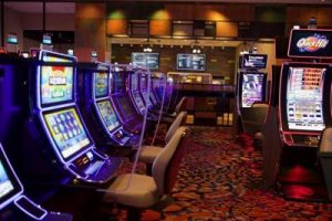 Las Vegas poker rooms move to eight handed tables with plexiglass