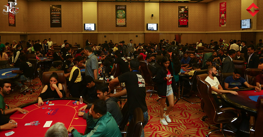 IPC Main Event Day 1A Sees Top Pros Grinding Hard