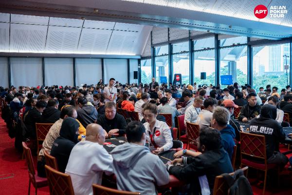 336 Players Remain In Day 1A
