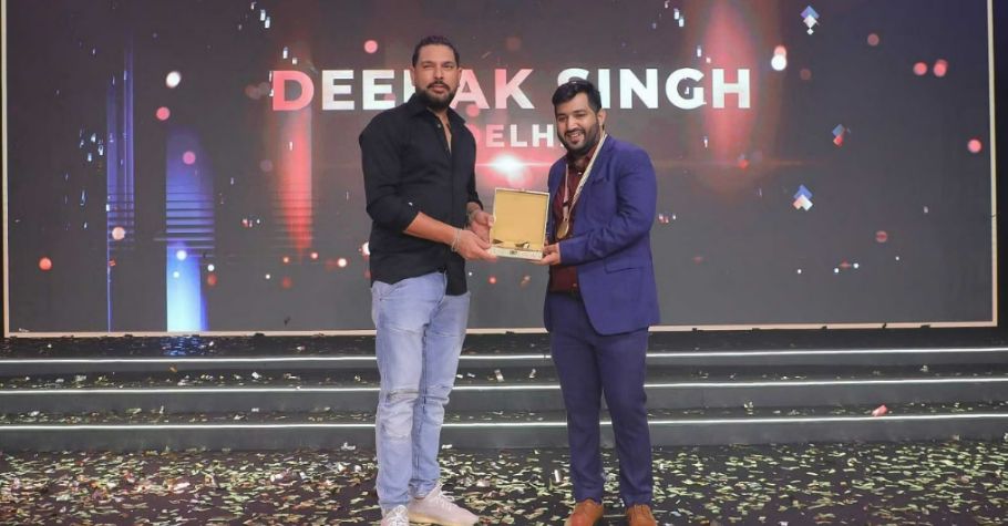 Yuvraj Singh Felicitates Winners At PokerBaazi’s Night Of Glory