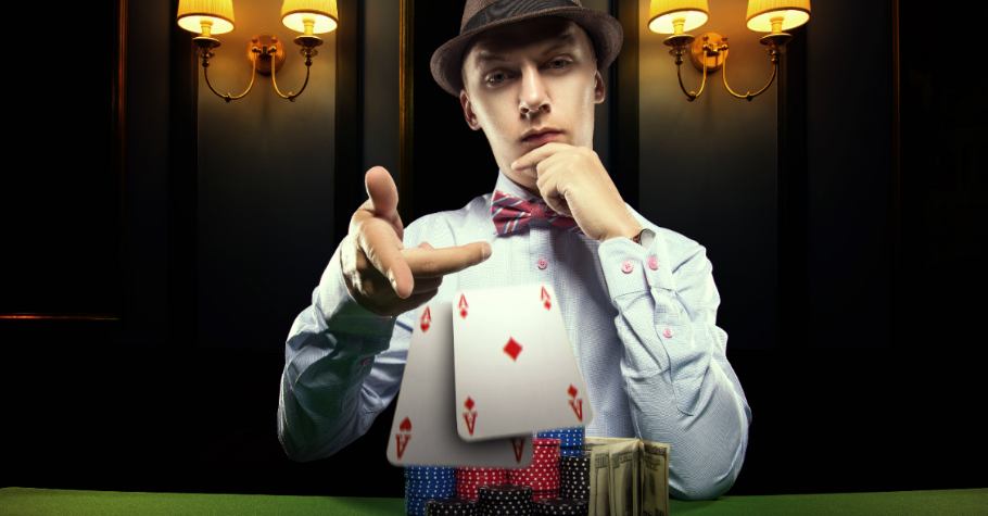 How much do poker players make?