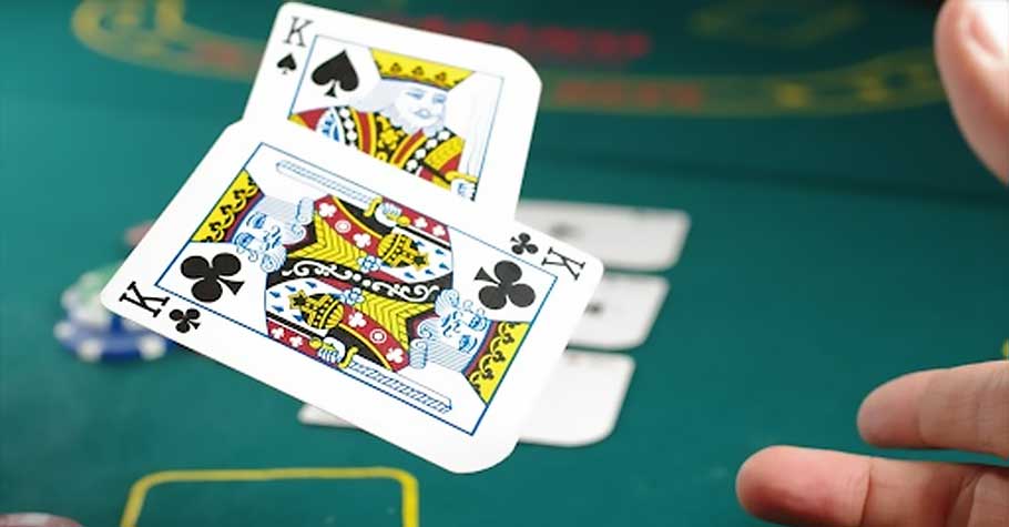 What Transferable Skills Can Poker Players Bring To Slots?